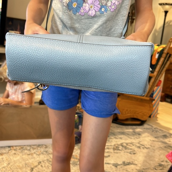 Michael Kors slouchy shoulder bag in pale blue with suede front and leather - Picture 5 of 7